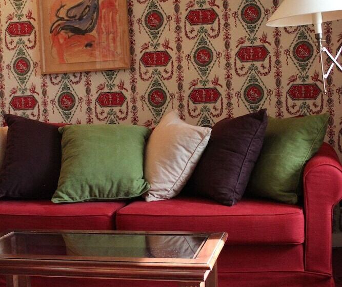 اتاق سوپریور, Prince De Conde