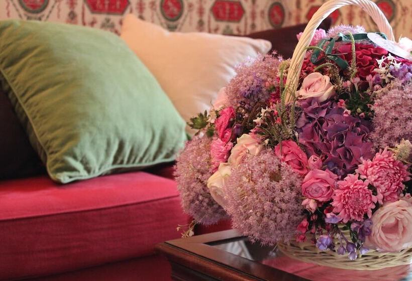 اتاق سوپریور, Prince De Conde