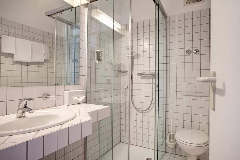 标准单人间, Alfa