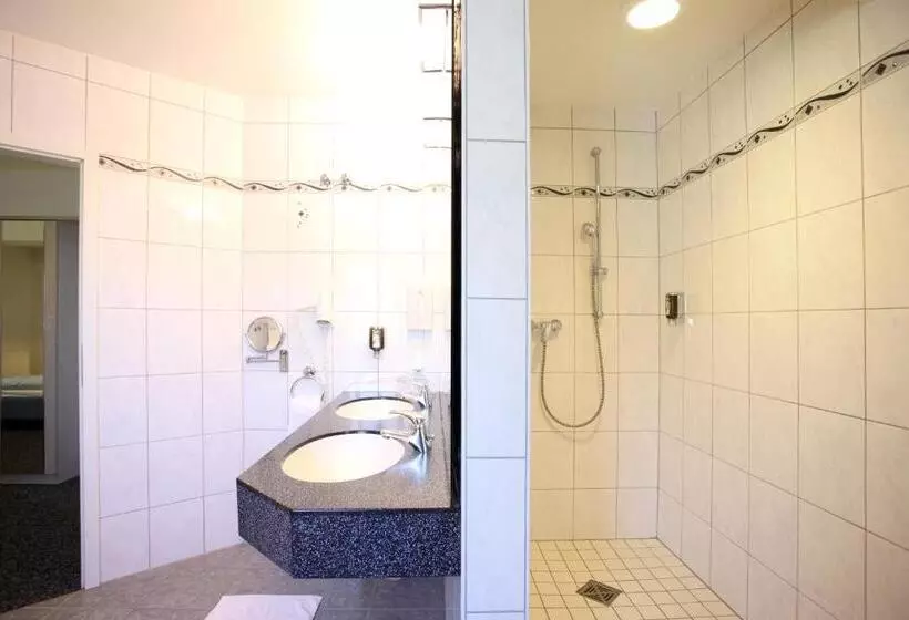 Deluxe Zimmer, Alfa