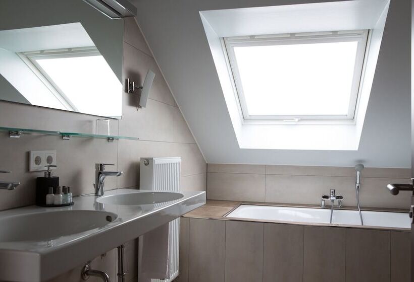 اتاق راحتی, Aramis Tagungs  Und Sport