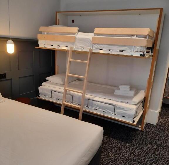 اتاق خانوادگی با تختخواب سفری, De Verdun 1882, Bw Signature Collection