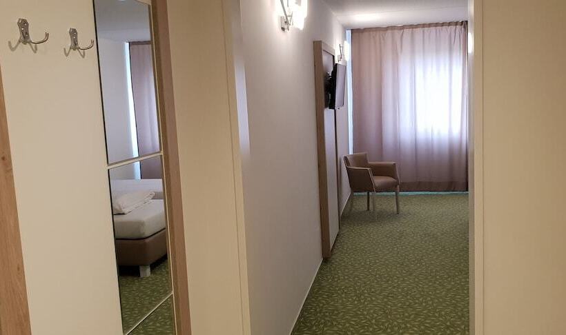 חדר סופריור יחיד, Confour