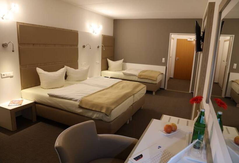 חדר קומפורט לשלושה, Confour