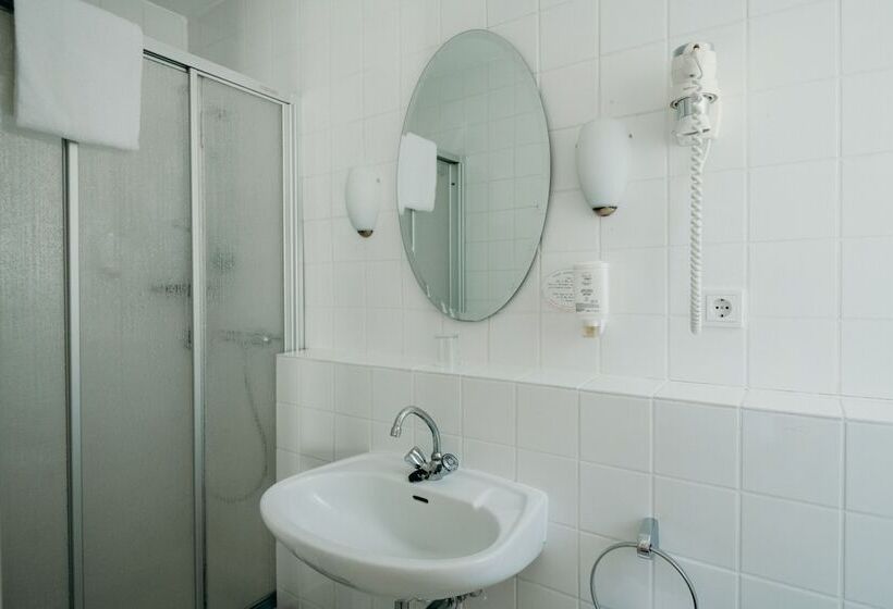 标准单人间, Crystal