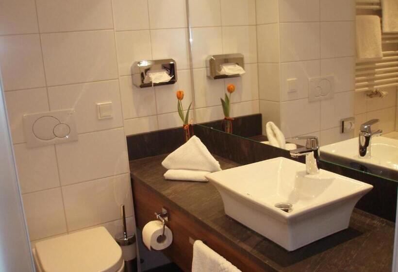 スタンダードルーム, Doctor Weinstube