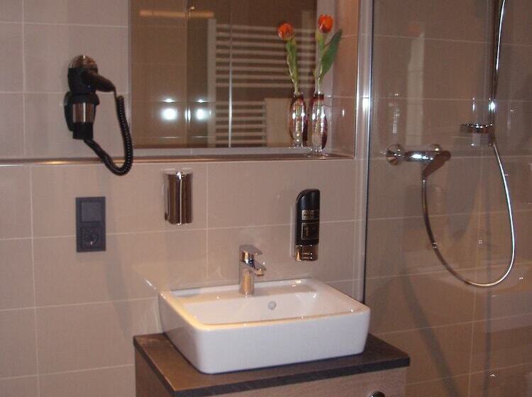 スタンダードシングルルーム, Doctor Weinstube