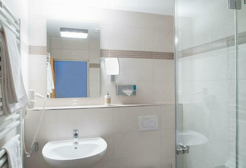 اتاق استاندارد یک نفره, Gronauer Tannenhof