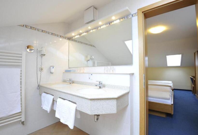 חדר סטנדרט לשלושה, Apollo Garni