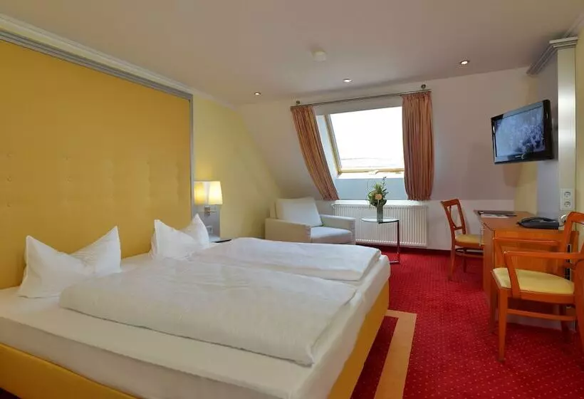 Standard Triple Room, Celler Hof