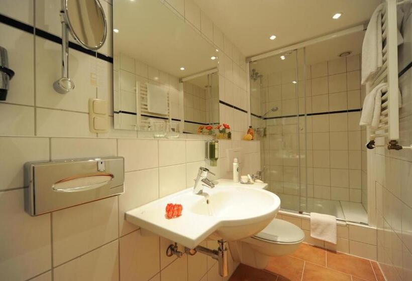 スタンダードトリプルルーム, Celler Hof