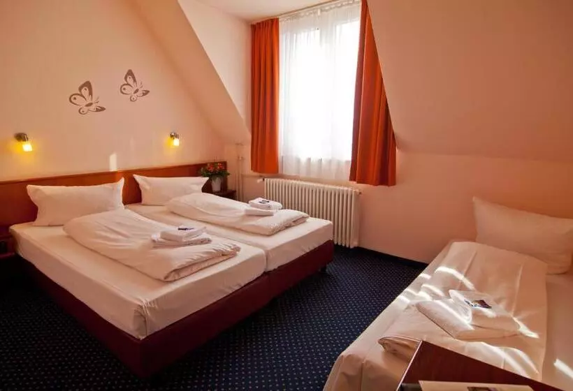 اتاق استاندارد سه نفره, Residenz Düsseldorf