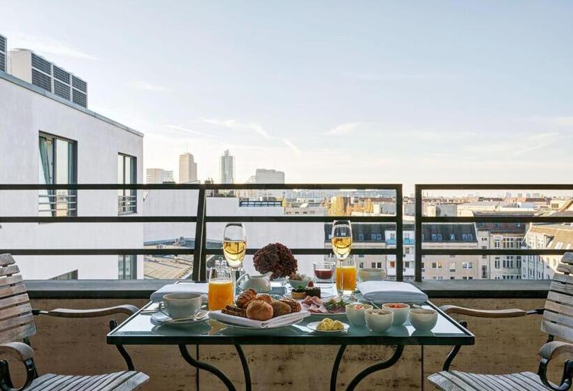 スタンダードスタジオ, The Mandala Suites