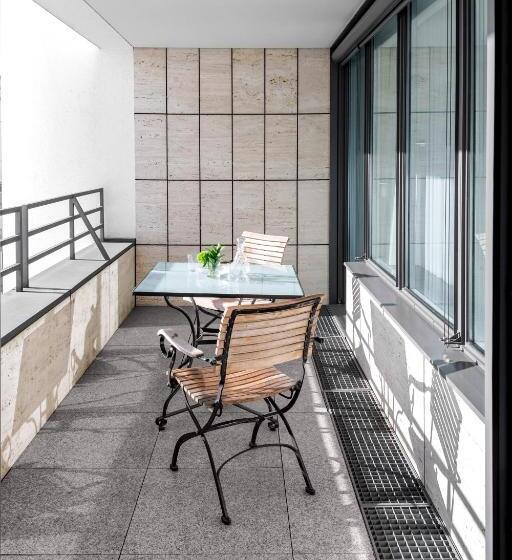 استودیوی استاندارد, The Mandala Suites