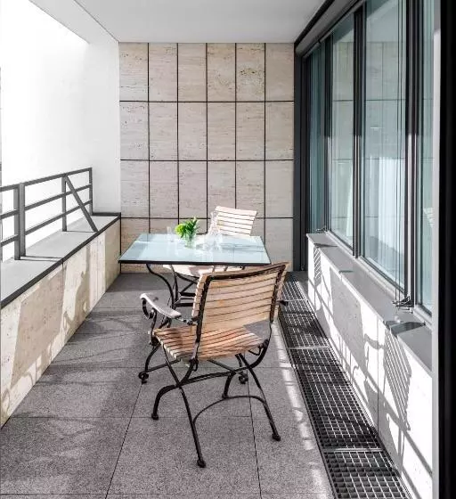 スタンダードスタジオ, The Mandala Suites