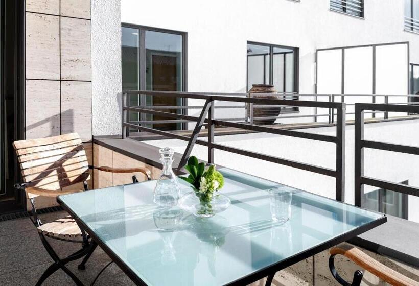 スタンダードスタジオ, The Mandala Suites