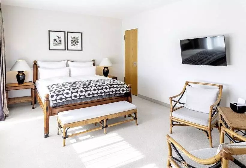 スタンダードスタジオ, The Mandala Suites