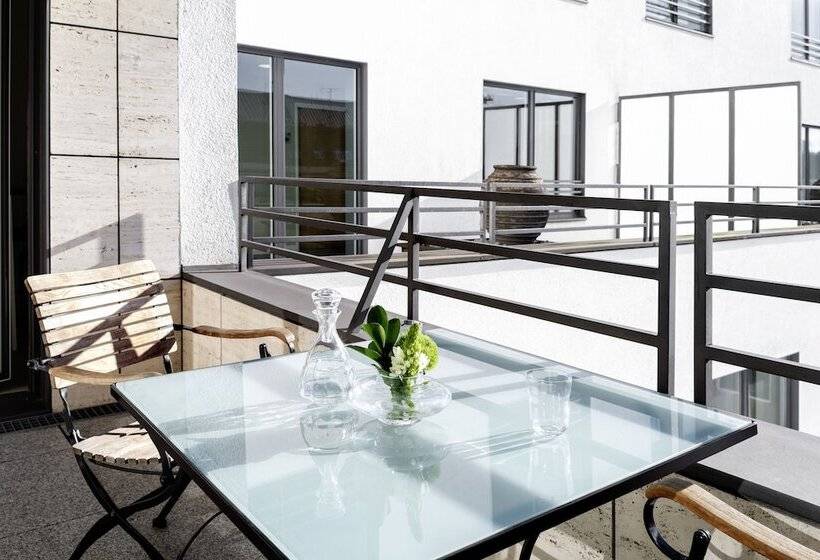 スタンダードスタジオ, The Mandala Suites