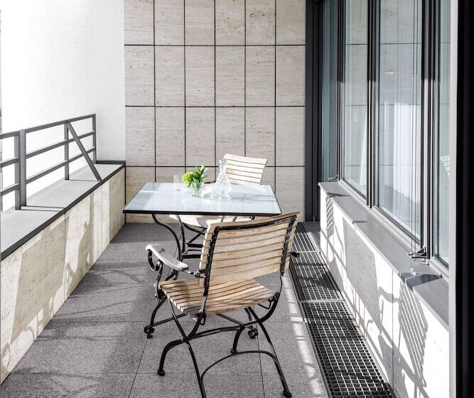 استودیوی استاندارد, The Mandala Suites