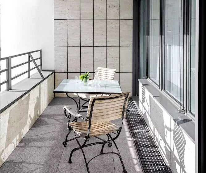 スタンダードスタジオ, The Mandala Suites