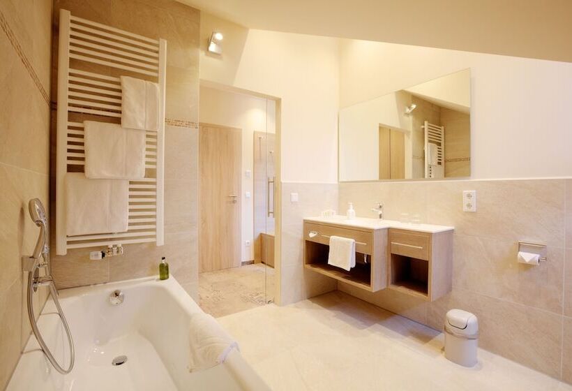 コンフォートルーム, Die Gams