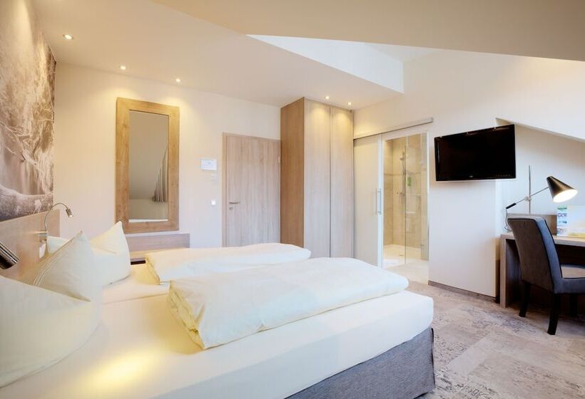 コンフォートトリプルルーム, Die Gams