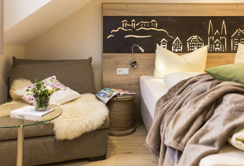 コンフォートトリプルルーム, Die Gams