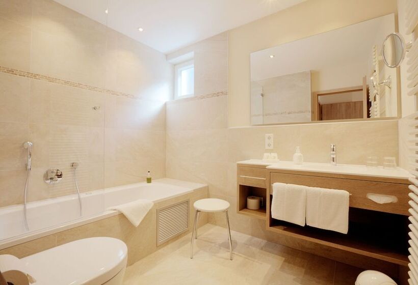 コンフォートトリプルルーム, Die Gams