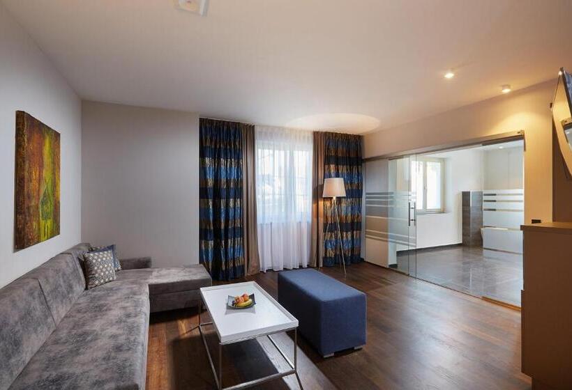 スイート, Schloss Reinach