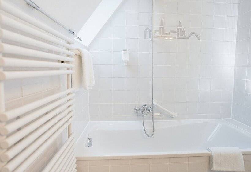 标准三人间, Stadthotel Engel