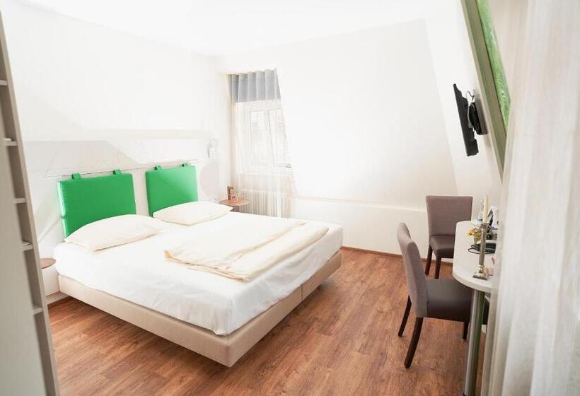 스탠다드 트리플 룸, Stadthotel Engel