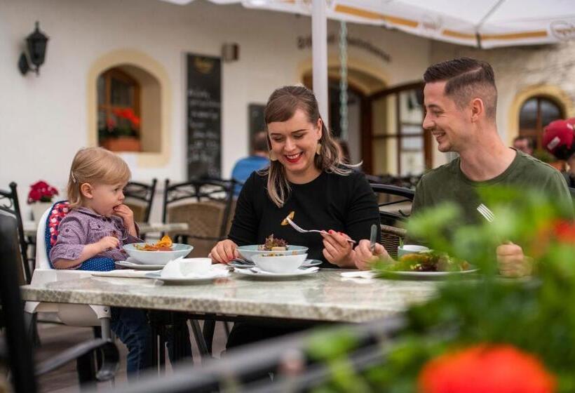 غرفة قياسية ثلاثية, Schlosshotel Klaffenbach