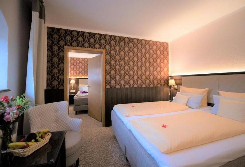 غرفة قياسية ثلاثية, Schlosshotel Klaffenbach