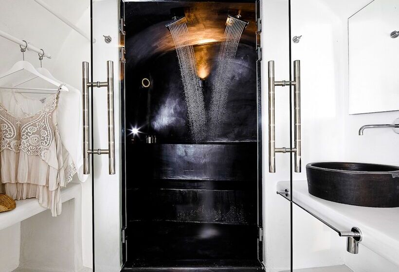 配有游泳池的小型套房, Dana Villas & Infinity Suites