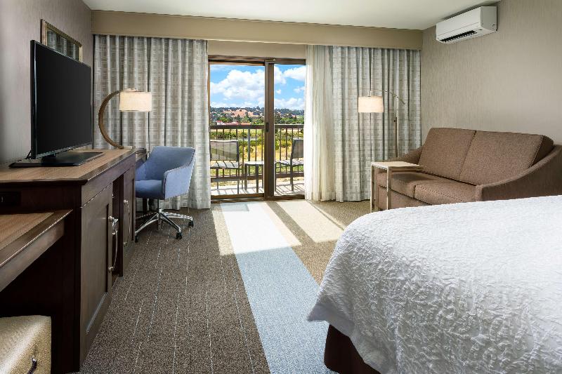 套房配有游泳池, Dana Villas & Infinity Suites