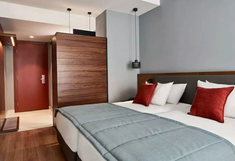 Standard-huone, Achilleas