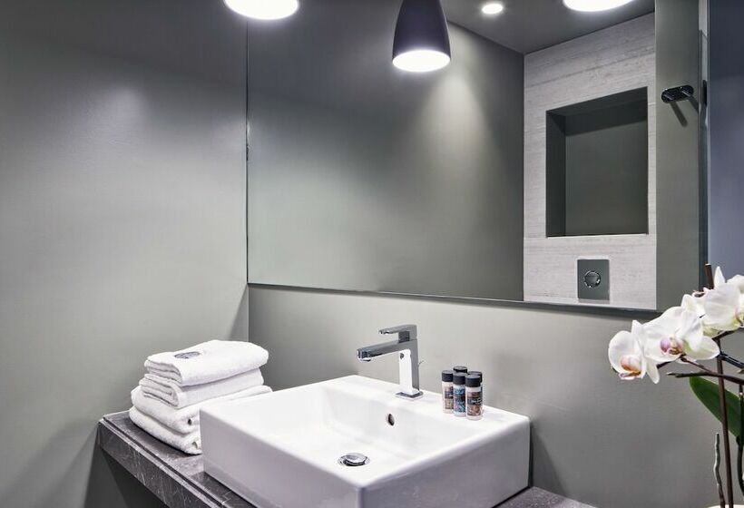 スーペリアールーム, Achilleas