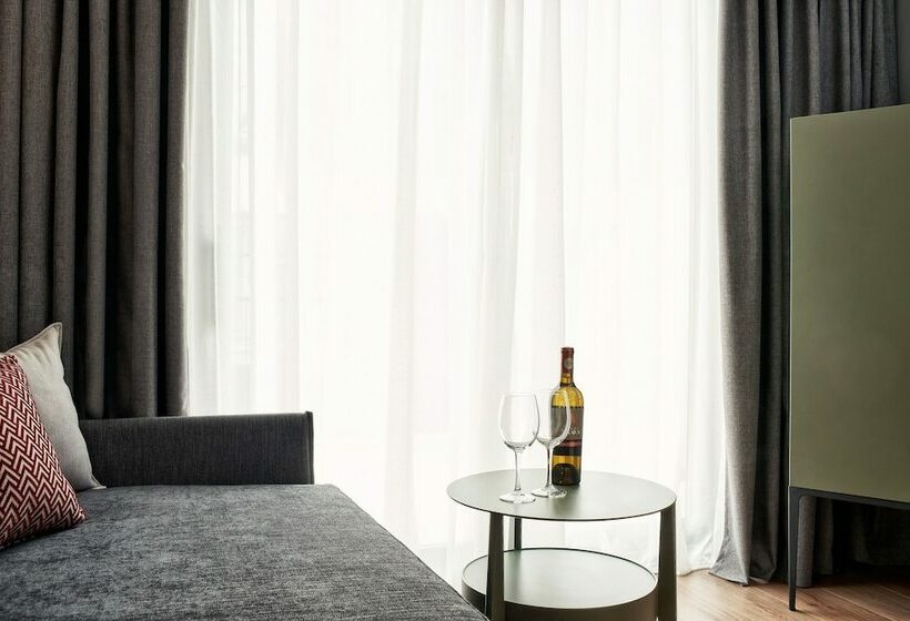 ジュニアスイート, Achilleas