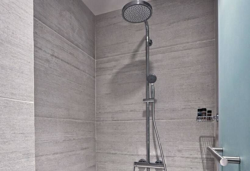 Полулюкс, Achilleas