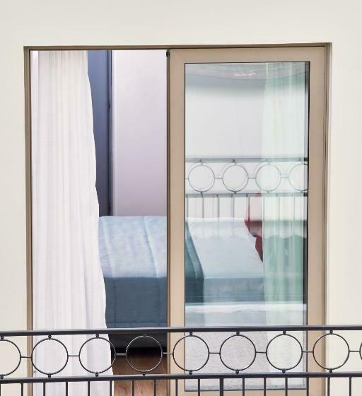 スーペリアールーム, Achilleas