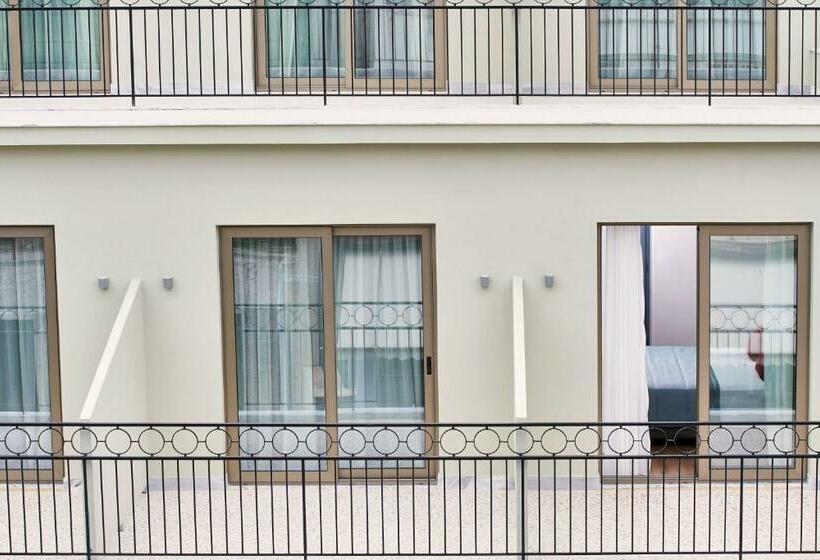 ジュニアスイート, Achilleas