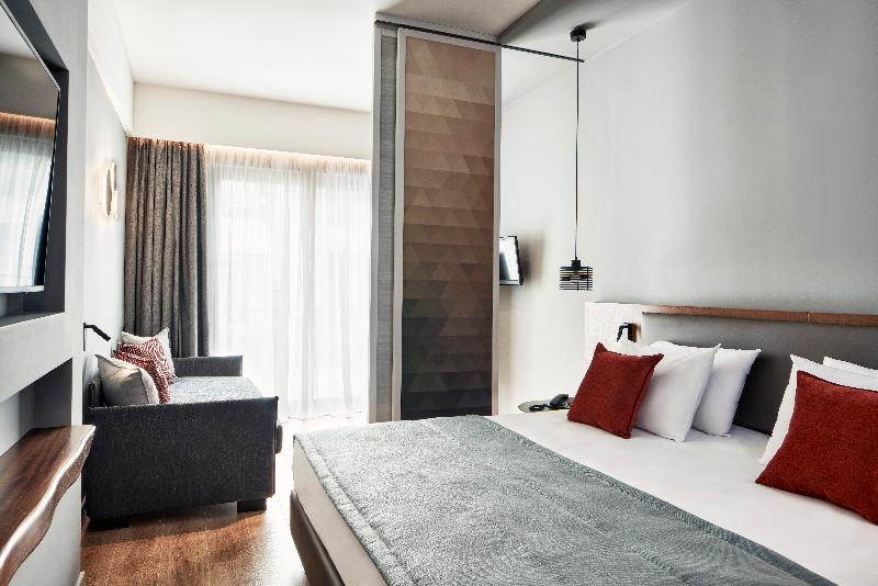 Полулюкс, Achilleas