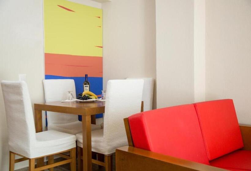 סוויטת ג'וניור נוף לגינה, Mitsis Alexander The Great