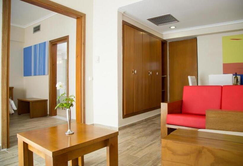 סוויטת ג'וניור נוף לגינה, Mitsis Alexander The Great