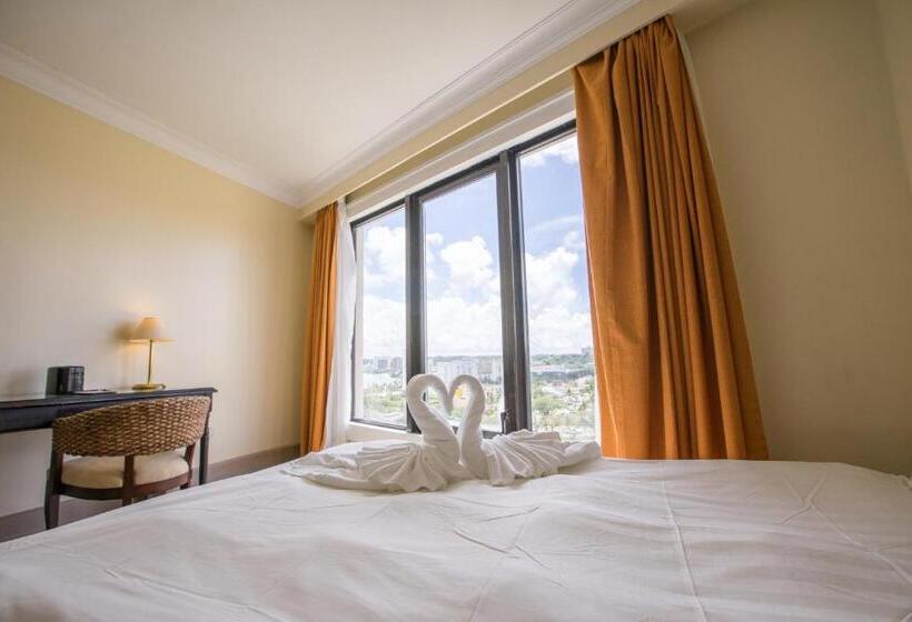 اتاق استاندارد سه تخته با چشم‌انداز, Royal Orchid Hotel Guam