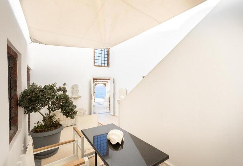 스탠다드 룸, The Tsitouras Collection