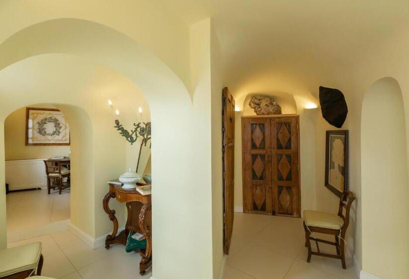 스탠다드 룸, The Tsitouras Collection