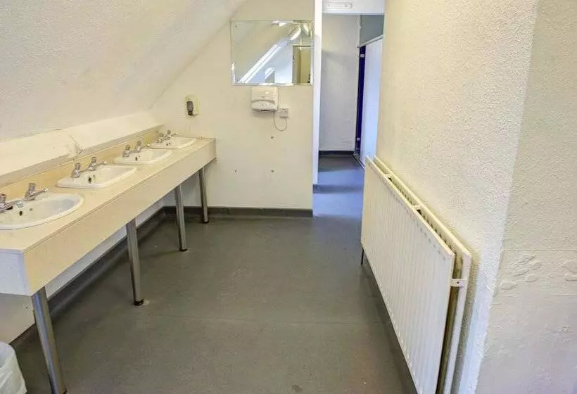 Bed in Shared Room with Shared Bathroom, Kinlay House Hostel