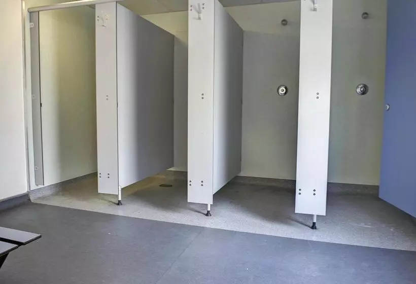 Bed in Shared Room with Shared Bathroom, Kinlay House Hostel