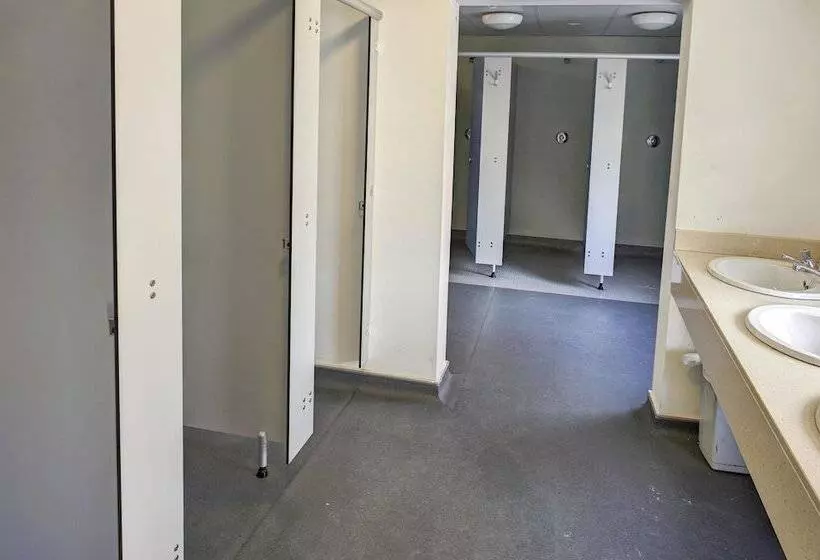 Bed in Shared Room with Shared Bathroom, Kinlay House Hostel